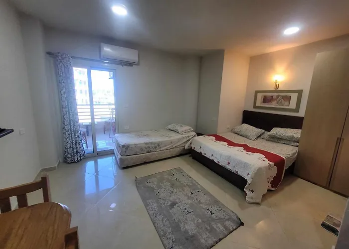 Holiday Studio With Seaview, Amazing For Couples, Sunny & Seaview & Free Wi-Fi